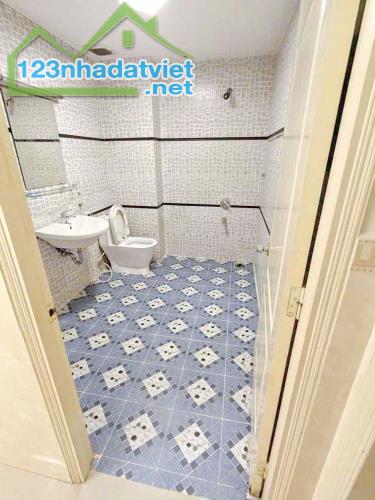 NHÀ 4 TẦNG (4X20M) MẶT TIỀN KDC CAO LỖ SÁT TTTM PARC MALL QUẬN 8 - 3