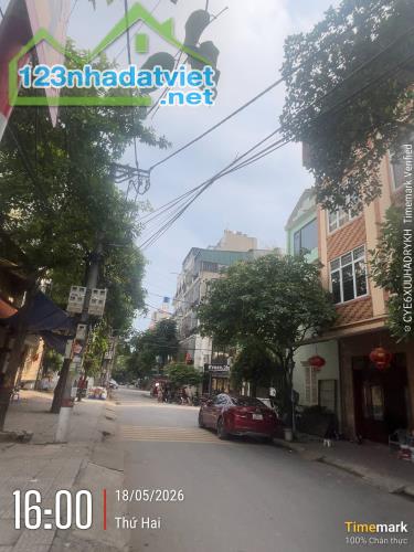 BÁN NHÀ PHÂN LÔ KHUYẾN LƯƠNG . NGAY CHUNG CƯ 10 TÒA ĐANG XÂY . DT 70 M . MT 6.8 M . - 3