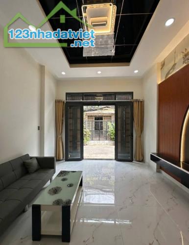 Bán nhà mặt t.i.ề.n đường số P.1 Q.8 - 9