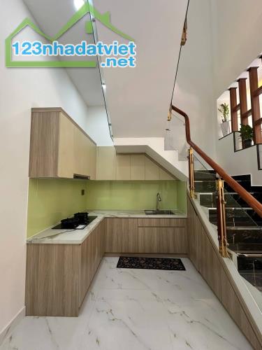 Bán nhà mặt t.i.ề.n đường số P.1 Q.8 - 8