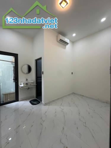 Bán nhà mặt t.i.ề.n đường số P.1 Q.8 - 7