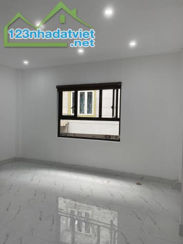 Chính chủ cho thuê mặt bằng tầng 1 và phòng trọ tại số 220 Đê La Thành nhỏ - 3