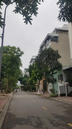 Đất phân lô Việt Hưng, Long Biên 75m², vỉa hè, ô tô tránh - 1