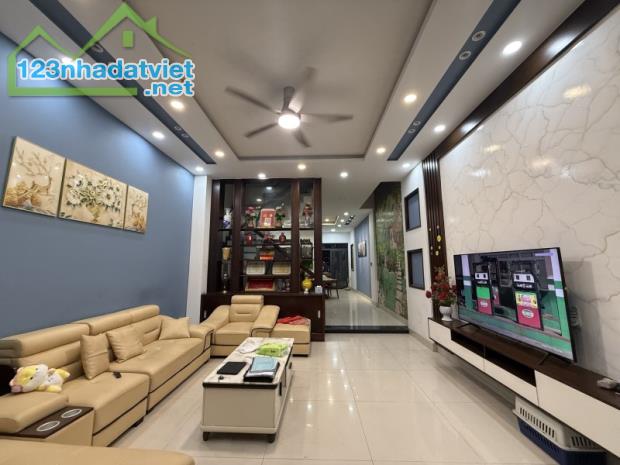 Nhà KDC Centana, Long Trường – Dt 100m² (5 x 20) x 4 tầng – 5PN