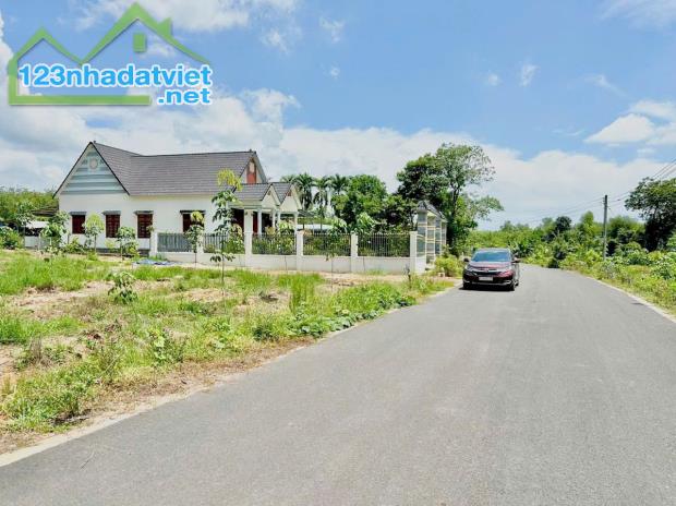 KẸT TIỀN BÁN GẤP 5X45=225M2 ĐẤT THỔ CƯ SỔ RIÊNG GẦN KCN SÁT CHỢ, TR.HỌC, UBND. GIÁ 185TR