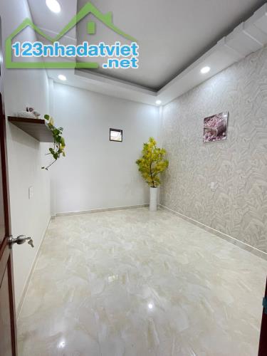 Bán nhà mặt t.i.ề.n đường Q.8. Đường trước nhà 12m. - 3