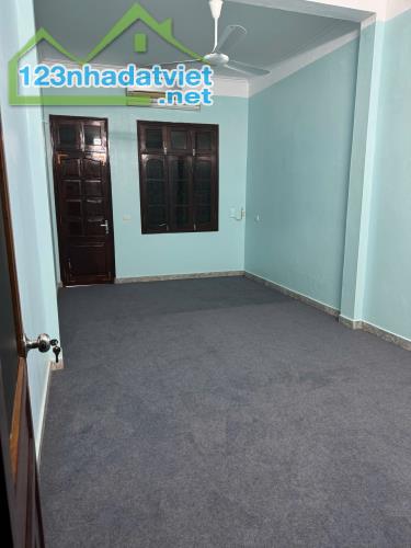Cho thuê nhà 4 tầng Tây Sơn, Đống Đa. Giá: 25tr/ tháng. LH: 0937158386 - 1