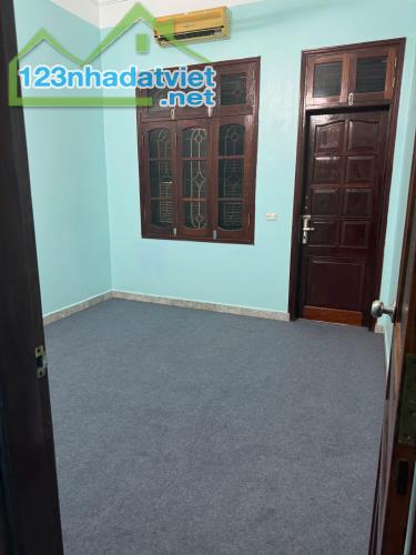 Cho thuê nhà 4 tầng Tây Sơn, Đống Đa. Giá: 25tr/ tháng. LH: 0937158386 - 2