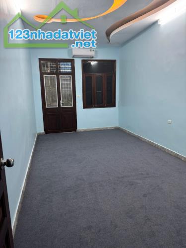 Cho thuê nhà 4 tầng Tây Sơn, Đống Đa. Giá: 25tr/ tháng. LH: 0937158386 - 4