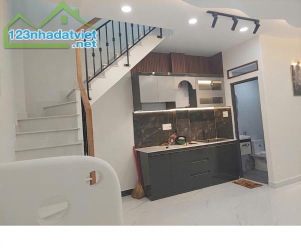 NHÀ ĐẸP QUẬN 11 - NGANG 6M - 30M RA MẶT TIỀN 3 THÁNG 2 - 4 TỶ HƠN - 1