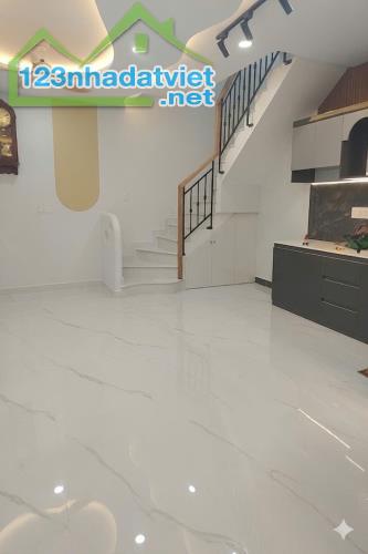NHÀ ĐẸP QUẬN 11 - NGANG 6M - 30M RA MẶT TIỀN 3 THÁNG 2 - 4 TỶ HƠN - 2