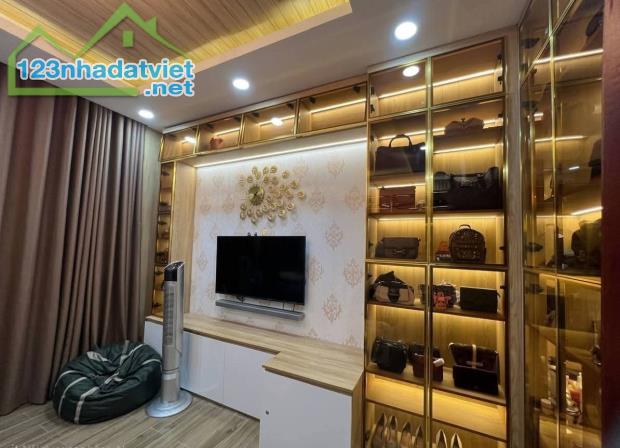 Bán nhà quận 8. Hẻm 3,5m cách mặt t.i.ề.n đường vài bước chân. - 7
