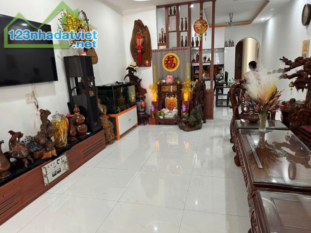 Nhà đẹp kiên cố ngay Công Viên lớn BMT gần ngã 6 gần mọi thứ luôn ạ - 1