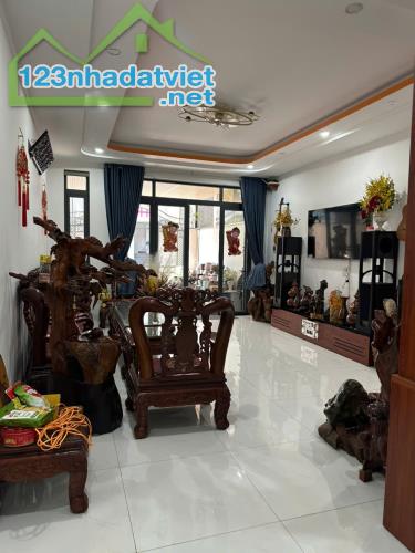 Nhà đẹp kiên cố ngay Công Viên lớn BMT gần ngã 6 gần mọi thứ luôn ạ - 4