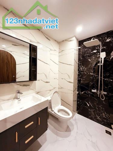 CHDV 5 TẦNG THANG MÁY QUẬN 3 - 70m2 8PN FULL NT - GIÁ CỰC TỐT GIẢM MẠNH 2.6 TỶ - 5