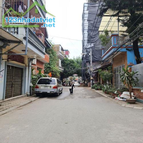 Bán nhà 5 tầng Trâu Quỳ, Gia Lâm, đường ô tô tránh, nhỉnh 6 tỷ. Lh 0989894845 - 2