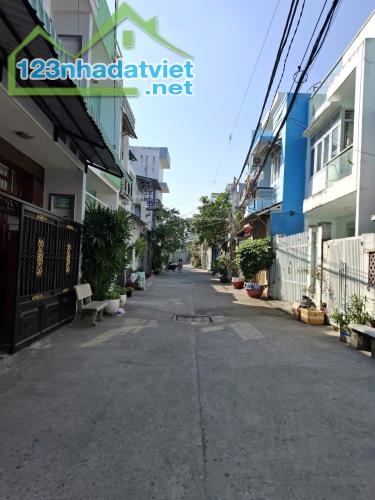Bán Nhà DT 60m2 Mặt Tiền 5M Xe Hơi Đậu Cửa, Chỉ 5.5Tỷ, Dương Cát Lợi, Gần Cầu Phú Xuân.