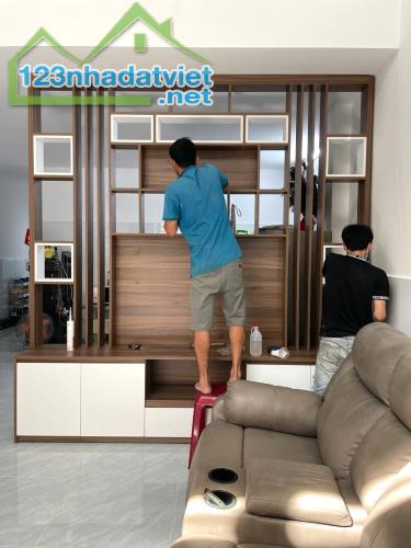 Bán Nhà DT 60m2 Mặt Tiền 5M Xe Hơi Đậu Cửa, Chỉ 5.5Tỷ, Dương Cát Lợi, Gần Cầu Phú Xuân. - 1