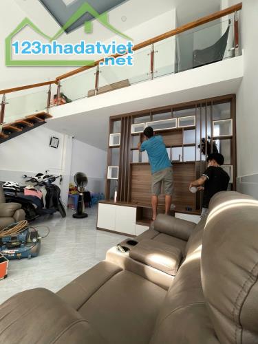 Bán Nhà DT 60m2 Mặt Tiền 5M Xe Hơi Đậu Cửa, Chỉ 5.5Tỷ, Dương Cát Lợi, Gần Cầu Phú Xuân. - 2