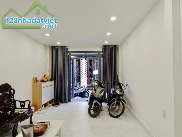 BÁN NHÀ MẶT TIỀN HẺM BÙI MINH TRỰC - P.6 QUẬN 8 - 63M2 - 3PN - NHỈNH 5 TỶ - LH 0784968131