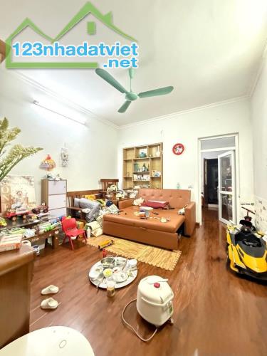 Bán Căn Hộ Tập Thể May 10, Sài Đồng, Long Biên 50m2, chỉ 1,7 tỷ (sổ sẵn)
