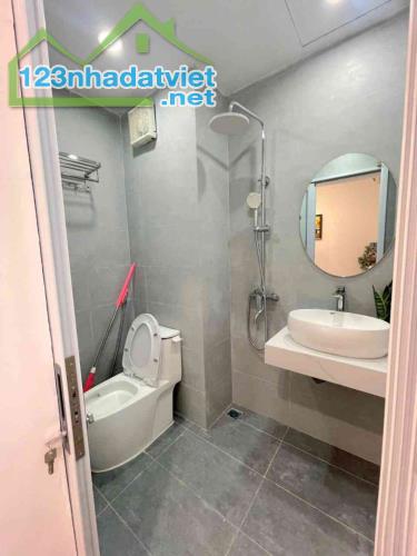 Cần bán chung cư mặt phố Tạ Quang Bửu - 60m2 x 2 ngủ - Lô góc - Sổ đỏ cc - Giá 6,19 Tỷ