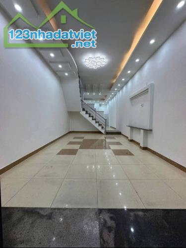 Bán nhà Âu Dương Lân P.3 Q.8 vài bước chân ra hẻm xe hơi. - 1