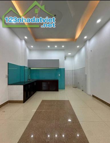 Bán nhà Âu Dương Lân P.3 Q.8 vài bước chân ra hẻm xe hơi. - 2
