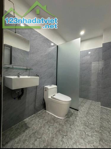 Bán nhà Âu Dương Lân P.3 Q.8 vài bước chân ra hẻm xe hơi. - 5