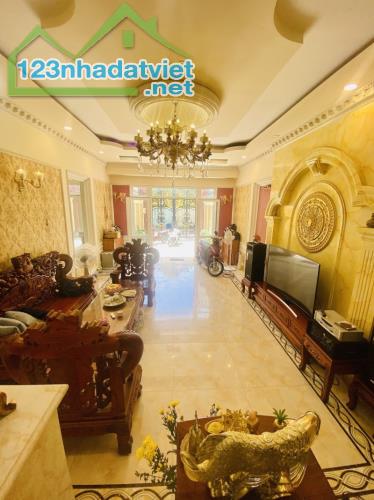 5 TẦNG - KHU VIP Q9 - 140M2 - SÁT VINCOM - CHỈ 20 TỶ - 2