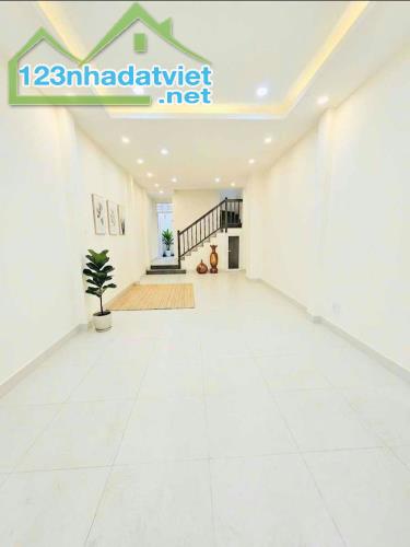 SIÊU PHẨM AN DƯƠNG VƯƠNG, XE TẢI TRÁNH NHAU, HOÀN CÔNG