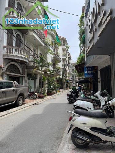 Cực phẩm phân lô Kim Đồng, 70m2 6 tầng 4mt  Ngõ thông bàn cờ, vỉa hè rộng, 2 thoáng. Ô tô - 3