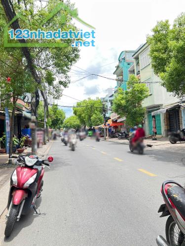 Nhà góc 2 tầng mặt tiền Tạ Quang Bửu P3Q8. Giá: 5.2 tỷ - 1