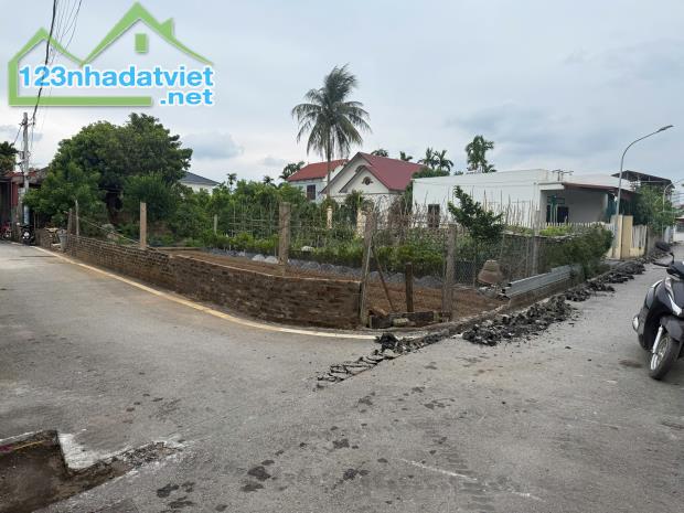 CỰC HIẾM-LÔ GÓC - CHIA LÔ - NGAY SÁT TT XÃ MỄ SỞ- OTO TẢI TRÁNH NHAU - 110m2 - 2
