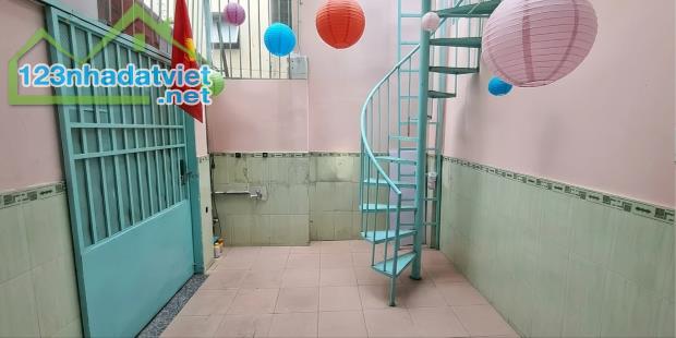 NHÀ RỘNG 58M2 – 3 TẦNG NỞ HẬU 4M - PHỐ ẨM THỰC SẦM UẤT - CHỢ BÀN CỜ! - 1