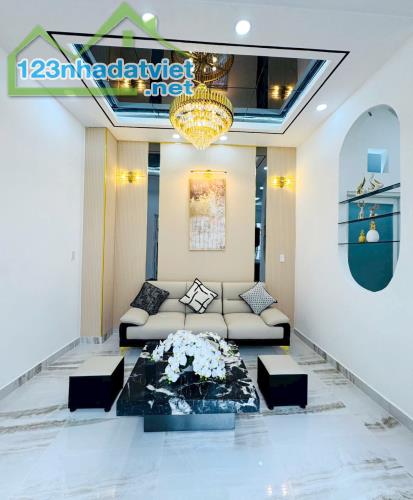 Nhà đẹp sang trọng cách MT 10m  Âu Dương Lân P3 P.Chánh Hưng Q8 - 1