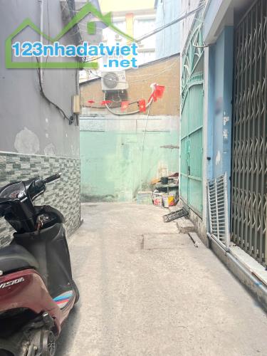Nhà 3 tầng 2 mặt hẻm 258 đường Dương Bá Trạc P2Q8. Giá: 6.5 tỷ - 3
