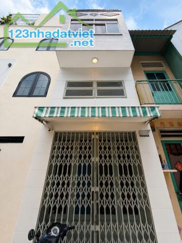 Bán Nhà Đường Phan Văn Trị Quận 5 - Hẻm Thông Trần Hưng Đạo - 4 Tầng - 3PN - 4,580 Tỷ  💥