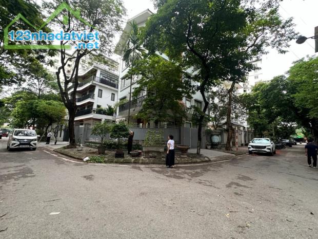 Bán biệt thự KĐT Bắc Linh Đàm biệt thư lô góc 2 mặt tiền thang máy giá rẻ nhất khu nội thấ