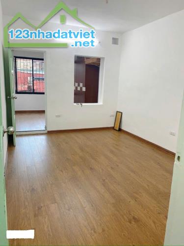 CHO THUÊ CĂN HỘ TẬP THỂ TÔN THẤT TÙNG, ĐỐNG ĐA, NHÀ SẠCH ĐẸP, 6.5 TR