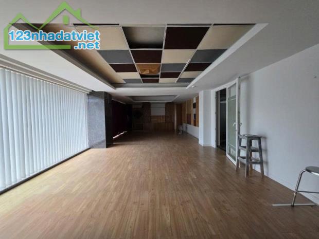 Bán nhà Biệt thự  Cách Mạng Tháng Tám - Quận 3, 17x14m, 8 Tầng - có Hầm - chỉ 79 tỷ.
