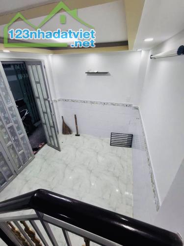 Bán Nhà Trần Nhân Tôn Quận 5 - 18M2 2 Tầng - 3 Tỷ 3