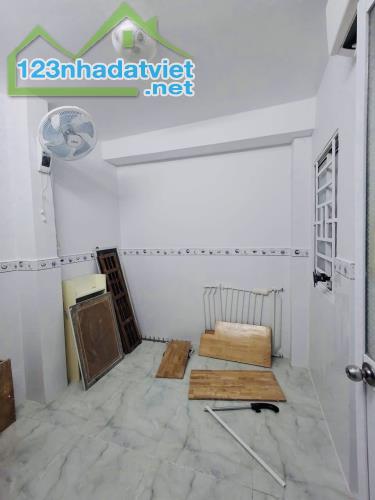Bán Nhà Trần Nhân Tôn Quận 5 - 18M2 2 Tầng - 3 Tỷ 3 - 1
