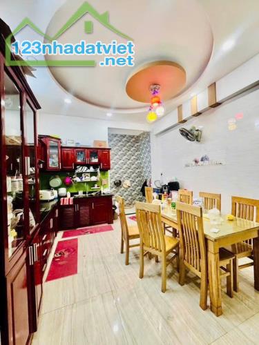 Bán nhà chợ Bùi Minh Trực, 4x20, Hoàn công đủ, Tặng nội thất - 1
