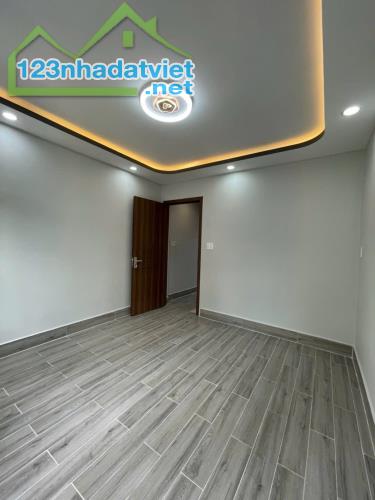 TỈNH LỘ 10 CẠNH QUẬN 6 - 28M2 (3.5 X 8 ) - 2 TẦNG MỚI ĐẸP - CHỈ HƠN 3 TỶ - 4