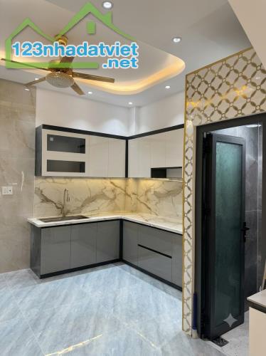 Bán Nhà Mới Lung Linh - gần Phạm Thế Hiển - Quận 8 - Đúc 3 Tầng - Giá 6.1 Tỷ
