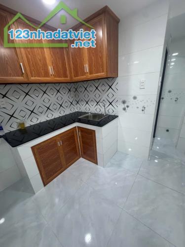 NHÀ MỚI 3 TẦNG - 4 PHÒNG NGỦ - TRUNG TÂM QUẬN 5 - GIÁ CHỈ HƠN 3 TỶ