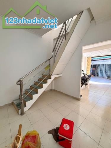 Nhà 2 tầng MT đường Tám Danh P4Q8. Giá: 5.2 tỷ TL