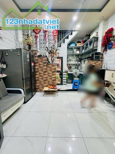 Bán Nhà Quận 3 - 21M2 4 Tầng 3 PN - Hẻm Ba Gác Thông - 3 Tỷ 88