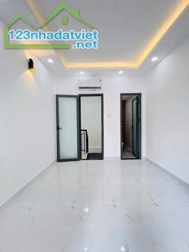 Nhà Đẹp - Hẻm 3M - Lý Chính Thắng Quận 3 - 20M2 2 Tầng 3 Tỷ - 2